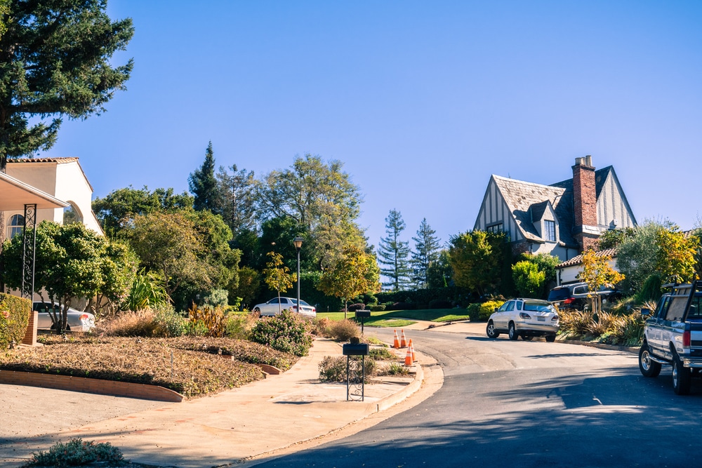 oakland, california residental street city page header image